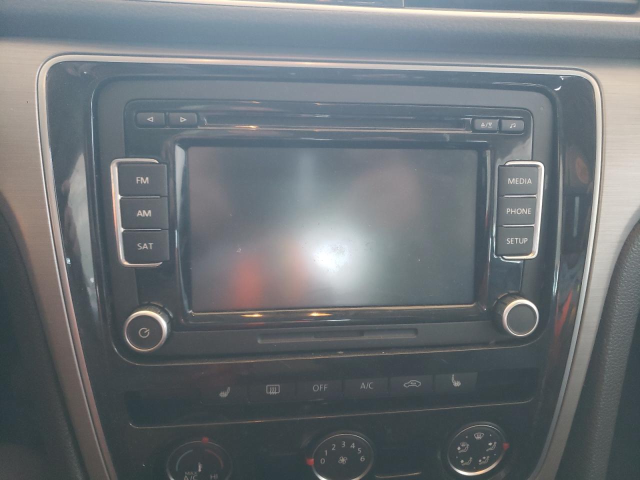 Photo 9 from auction – 2014 VOLKSWAGEN UK with VIN 1VWBN7A34EC007080