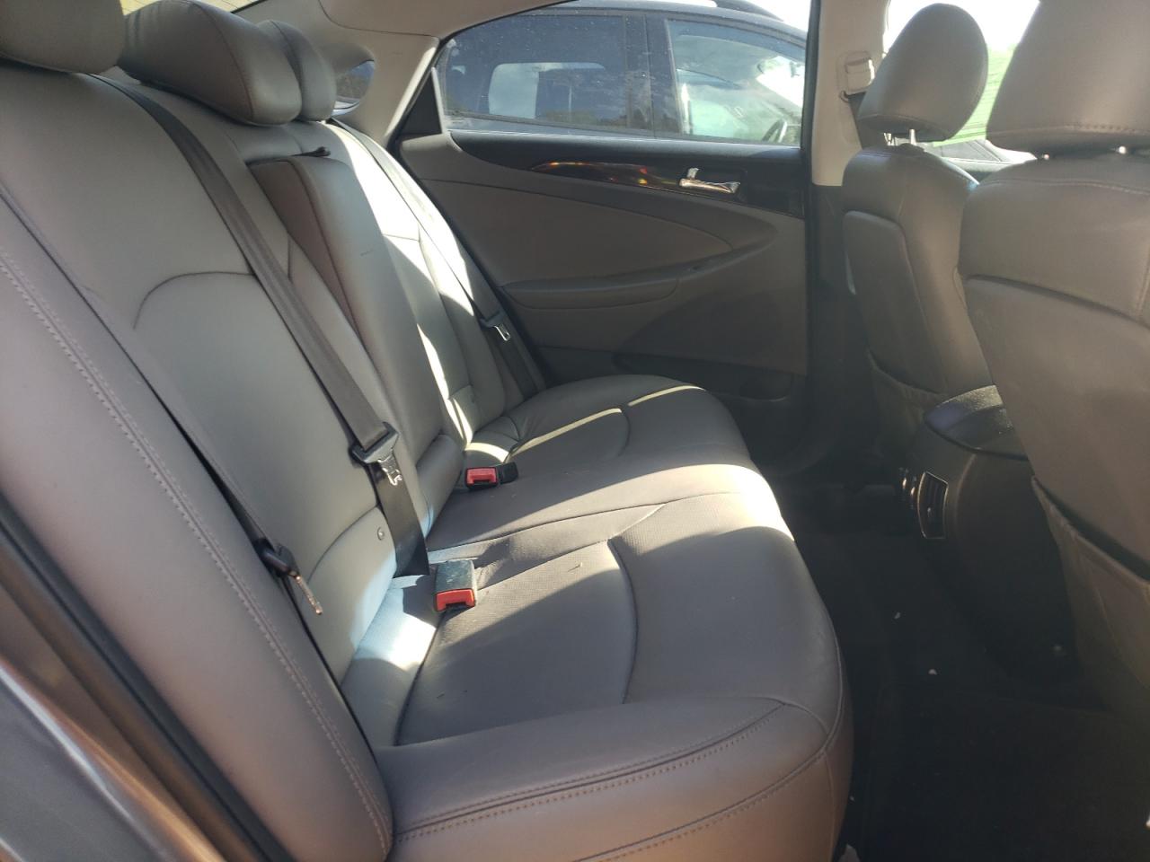 Photo 6 from auction – 2011 HYUNDAI SONATA SE with VIN 5NPEC4AB8BH264156
