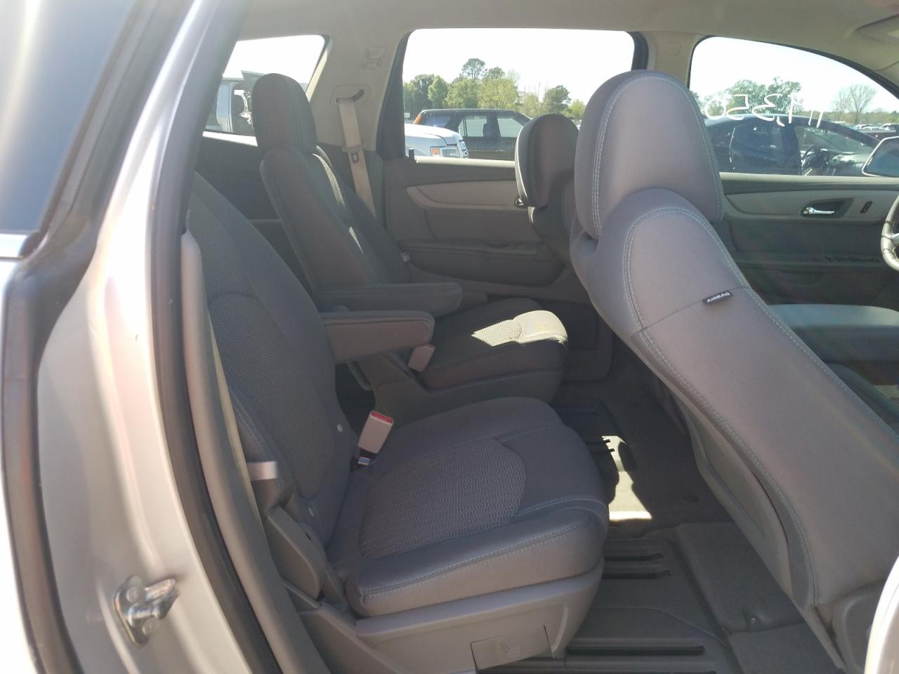 Photo 6 from auction – 2017 CHEVROLET TRAVERSE L with VIN 1GNKRGKDXHJ112096
