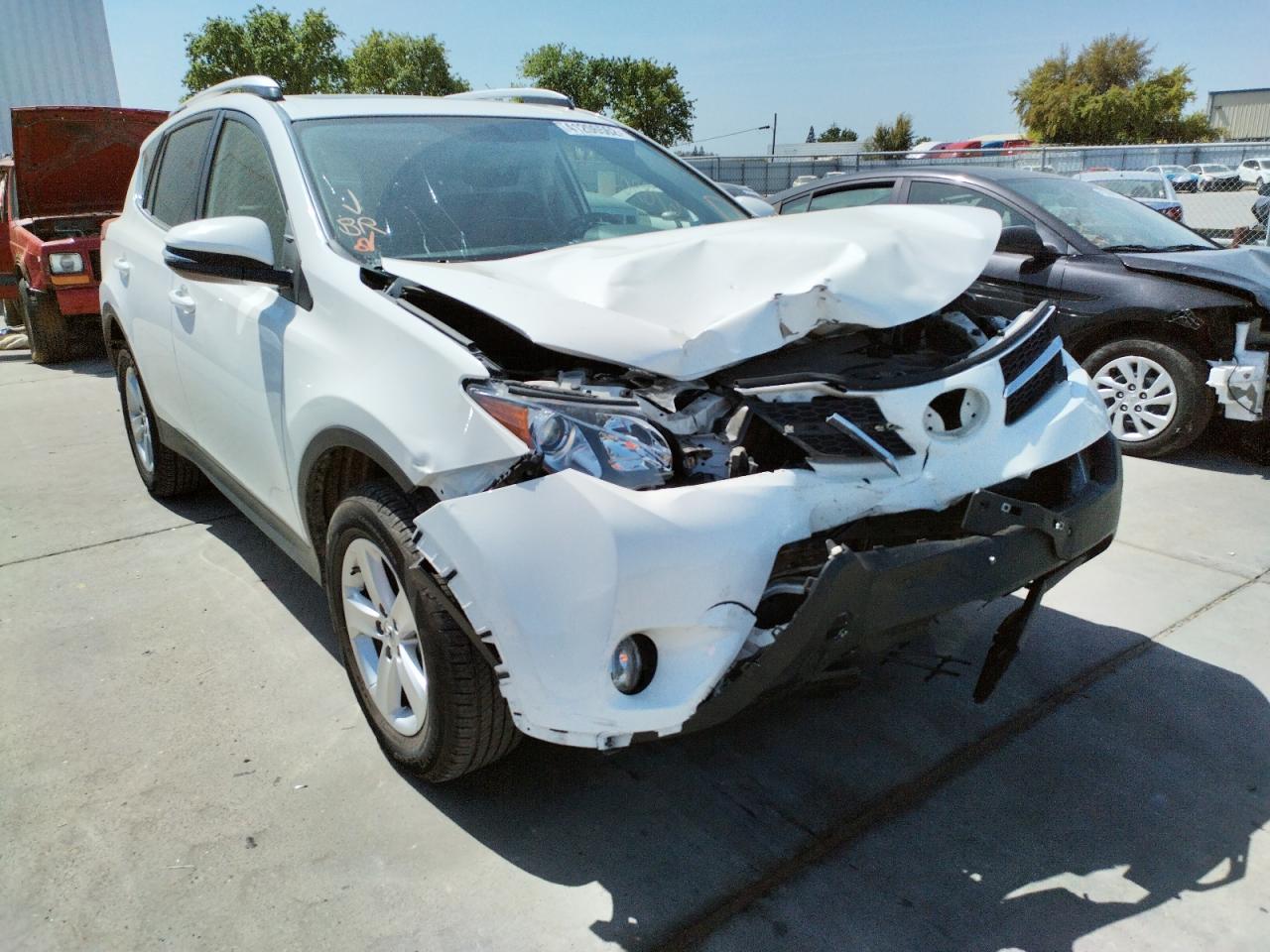 TOYOTA RAV4 XLE 2014 with VIN JTMRFREVXEJ000653 - Photo from auction