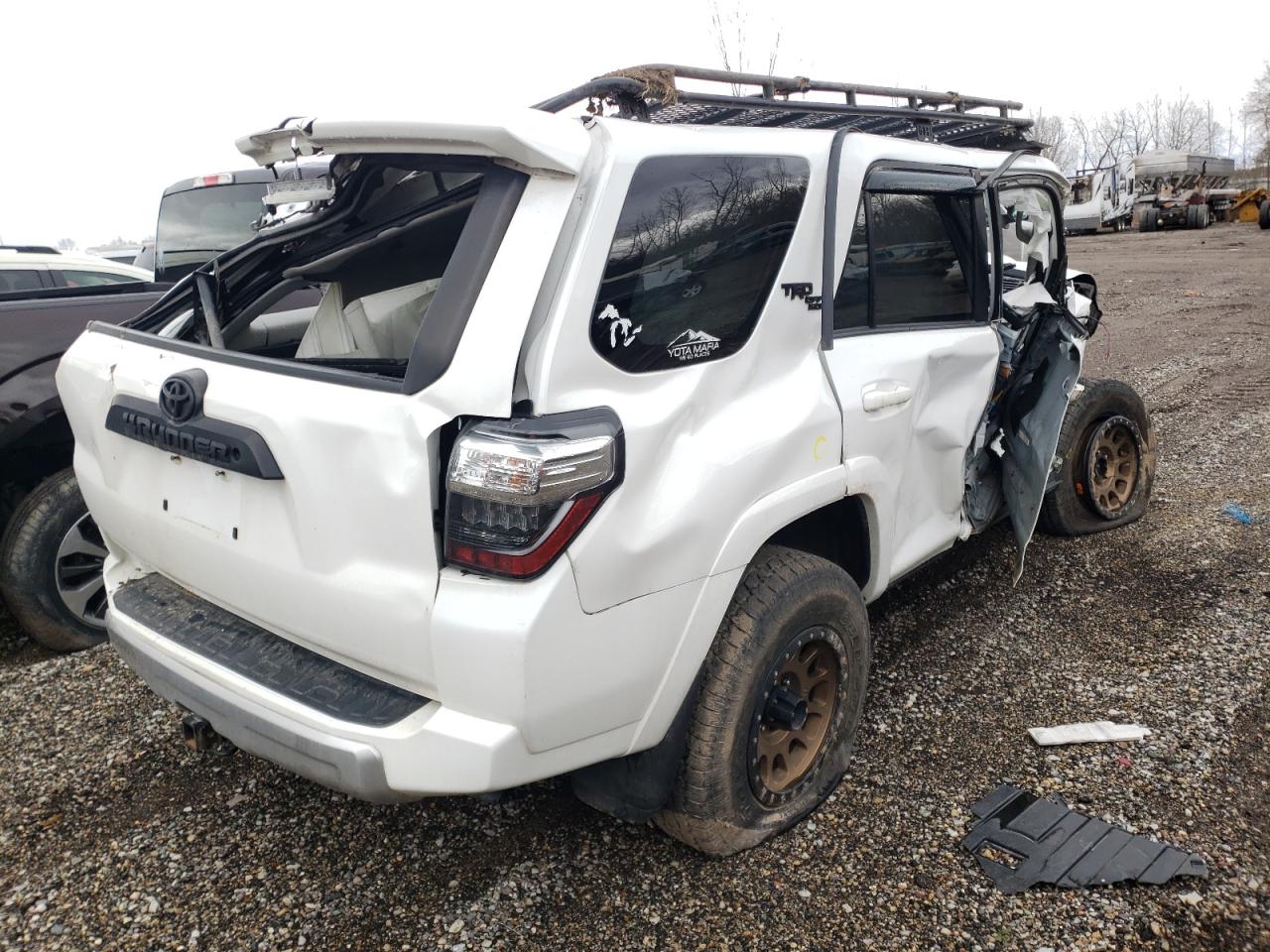Photo 4 from auction – 2017 TOYOTA 4RUNNER SR with VIN JTEBU5JR1H5482351