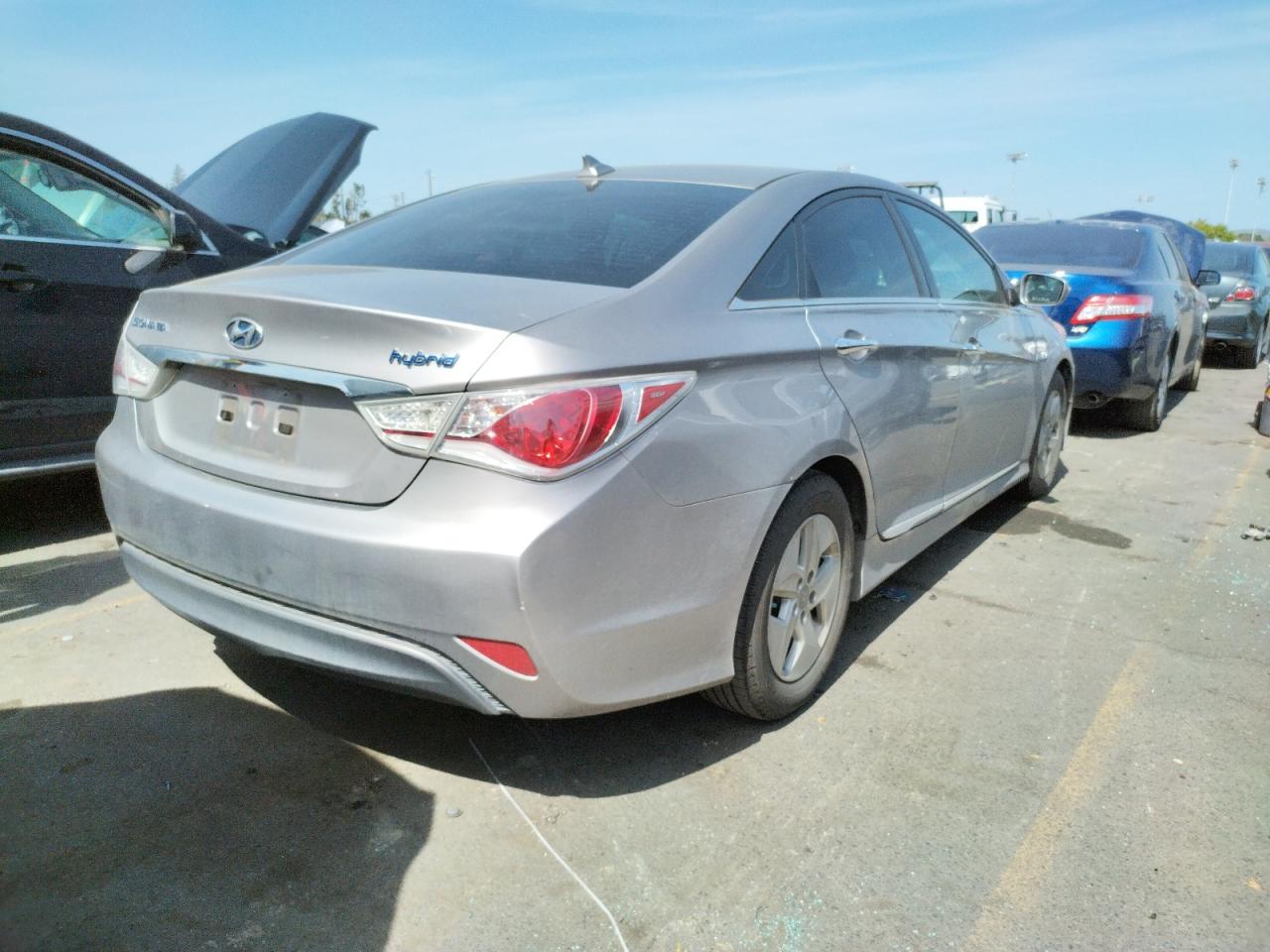 Photo 4 from auction – 2012 HYUNDAI SONATA HYB with VIN KMHEC4A46CA022813