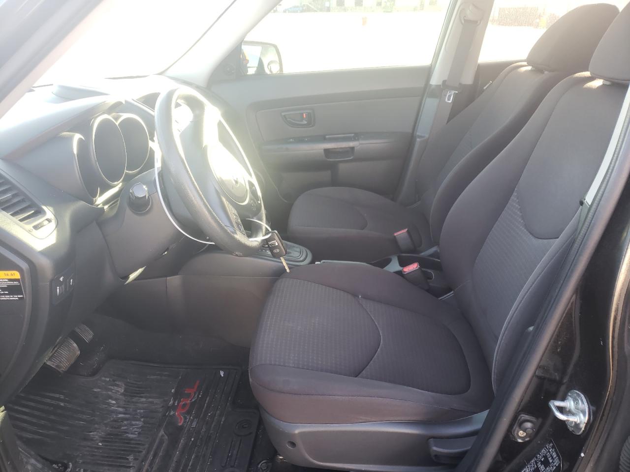 Photo 6 from auction – 2013 KIA SOUL with VIN KNDJT2A52D7533143