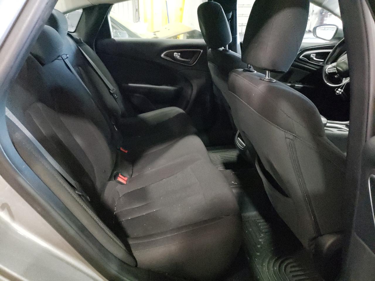 Photo 6 from auction – 2015 CHRYSLER 200 LIMITE with VIN 1C3CCCAB0FN692833
