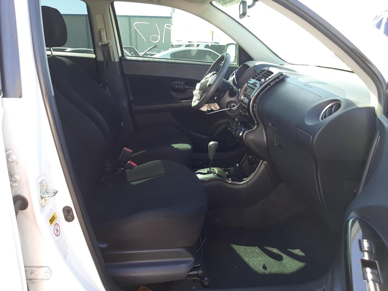 Photo 5 from auction – 2009 TOYOTA SCION XD with VIN JTKKU10449J038174