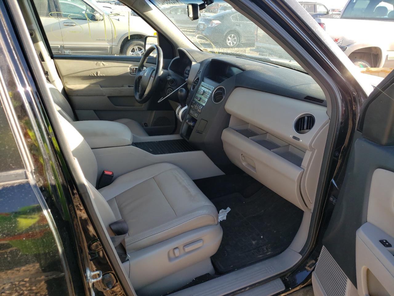 Photo 5 from auction – 2010 HONDA PILOT EXL with VIN 5FNYF4H55AB023253