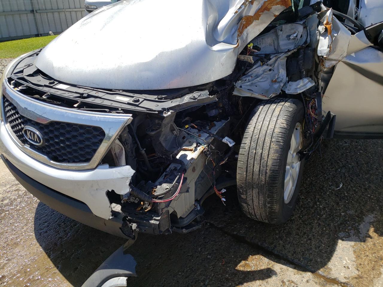 Photo 9 from auction – 2011 KIA SORENTO BA with VIN 5XYKTCA12BG013211