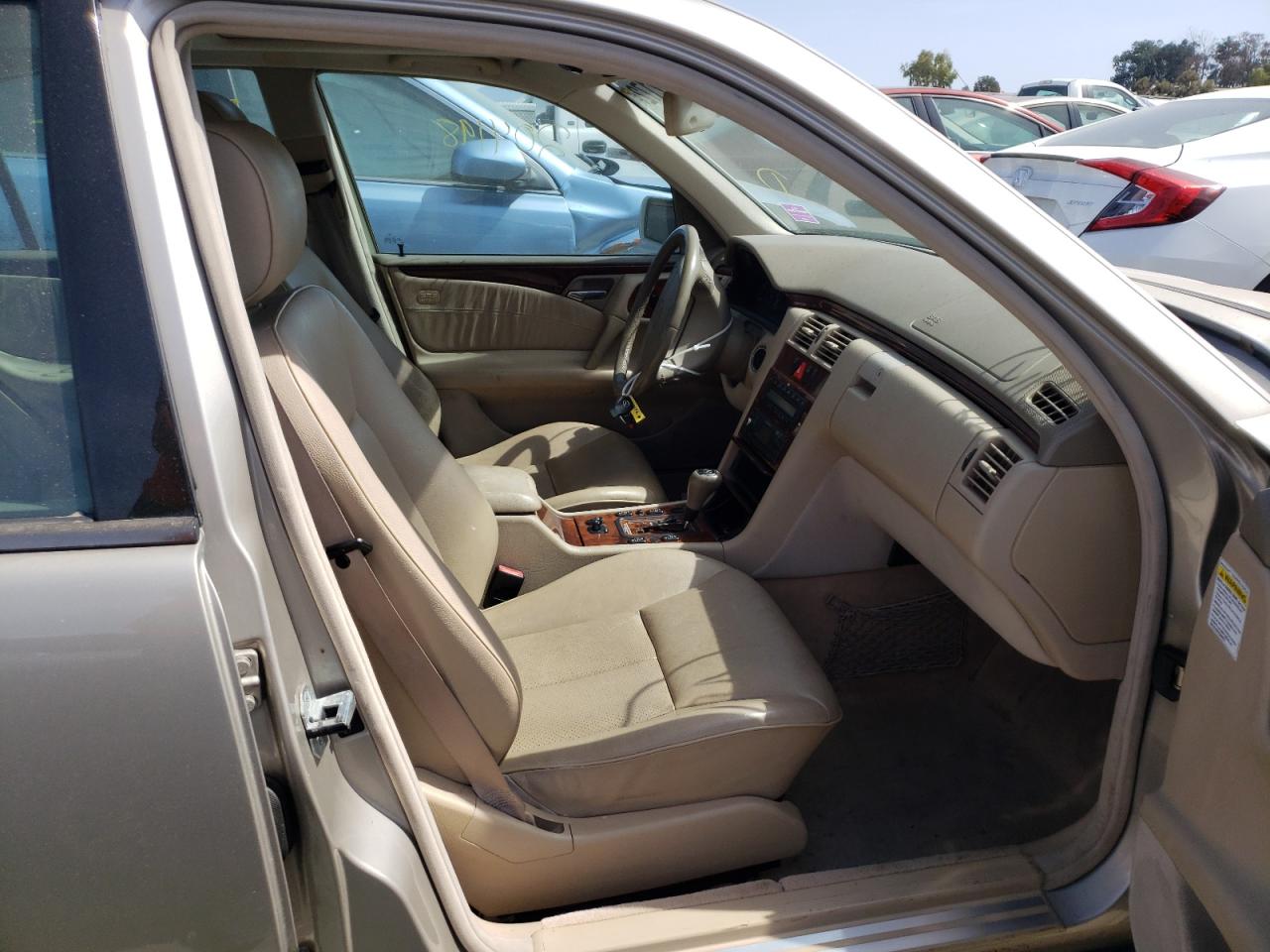Photo 5 from auction – 1999 MERCEDES-BENZ E 320 with VIN WDBJF65H5XA721647
