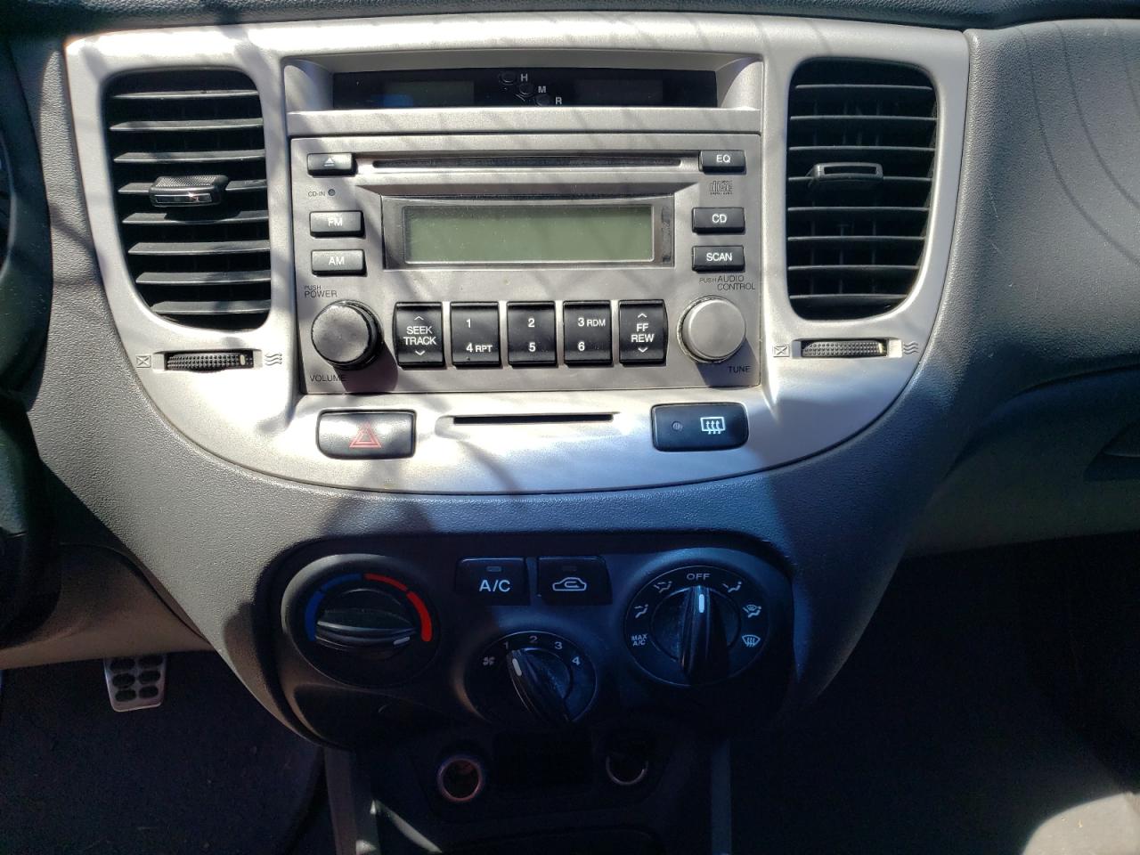 Photo 9 from auction – 2007 KIA RIO 5 SX with VIN KNADE163776248146