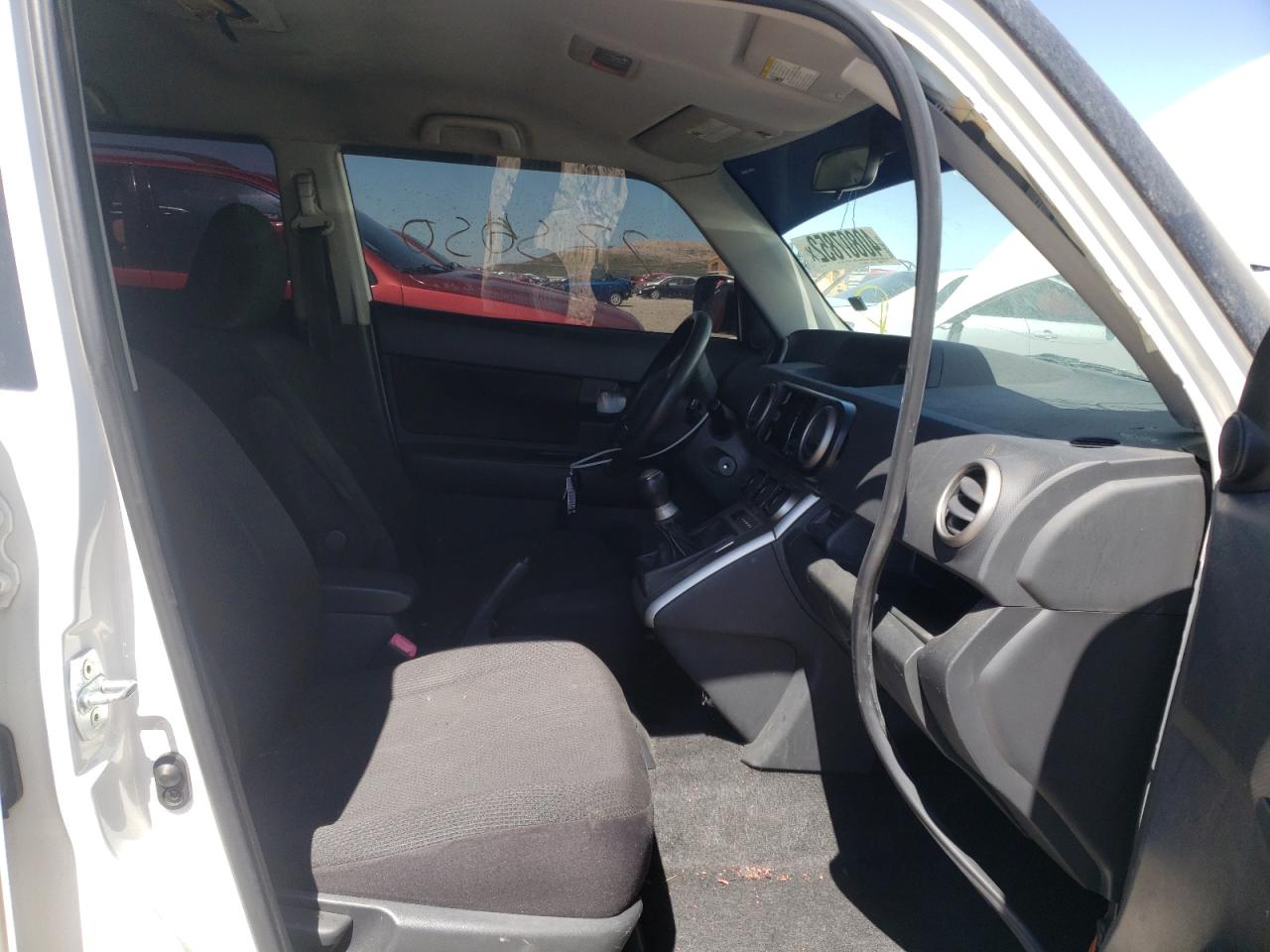 Photo 5 from auction – 2008 TOYOTA SCION XB with VIN JTLKE50EX81035397