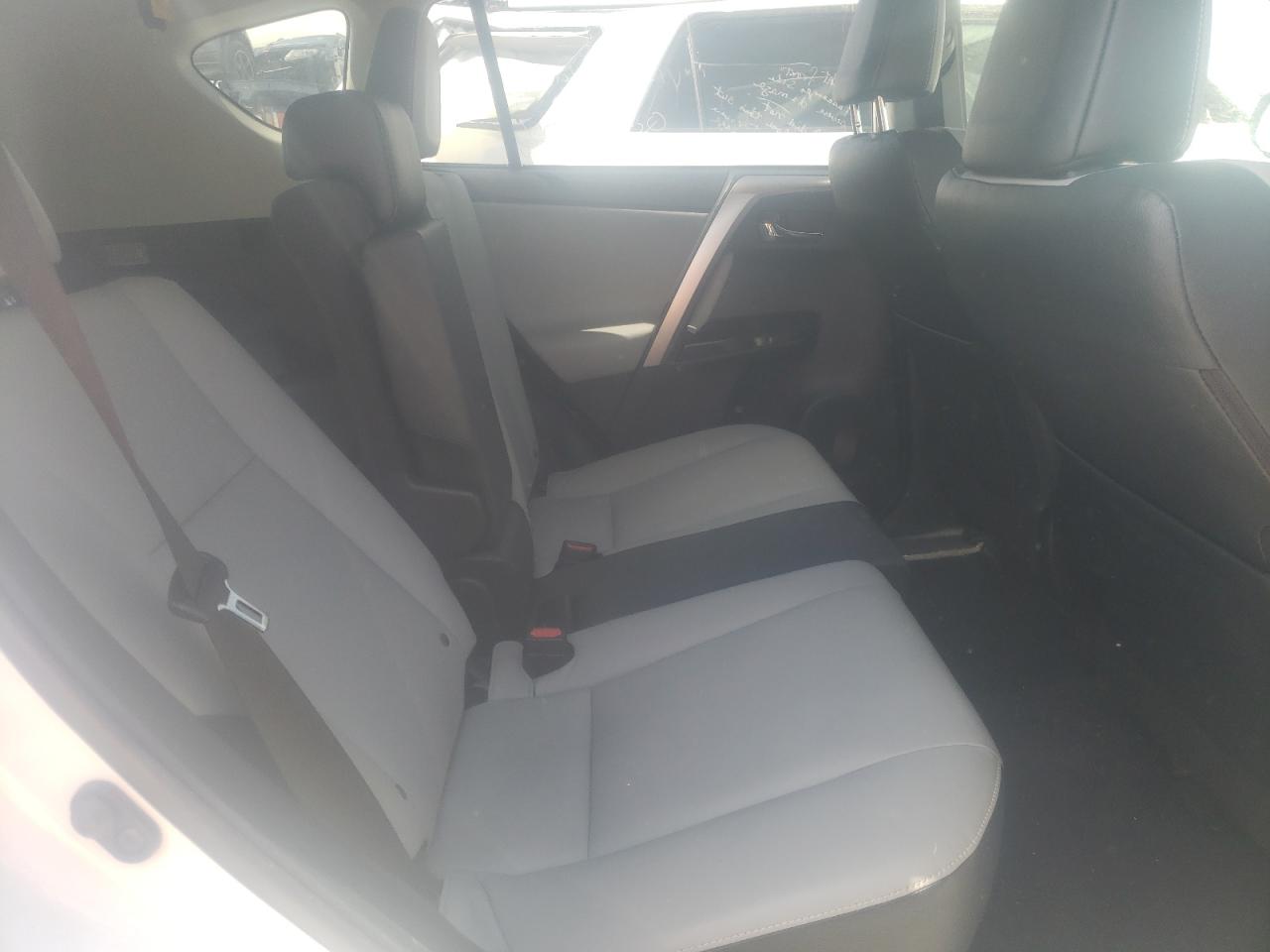 Photo 6 from auction – 2018 TOYOTA RAV4 LIMIT with VIN JTMYFREV5JJ200040