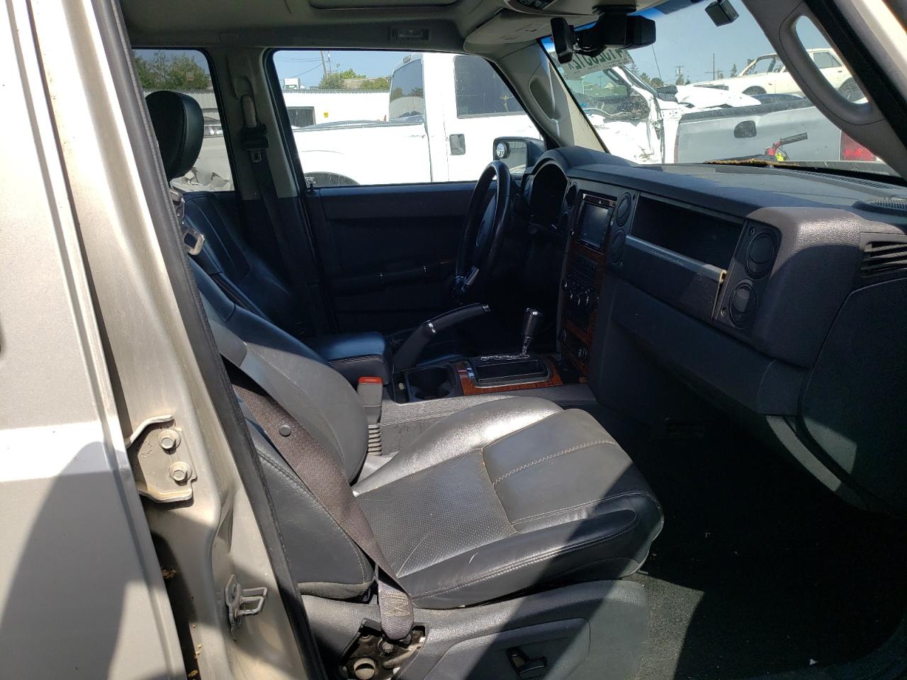 Photo 5 from auction – 2008 JEEP COMMANDER with VIN 1J8HH58238C116200