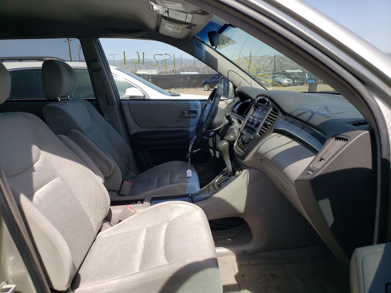 Photo 5 from auction – 2002 TOYOTA HIGHLANDER with VIN JTEGD21A720033677