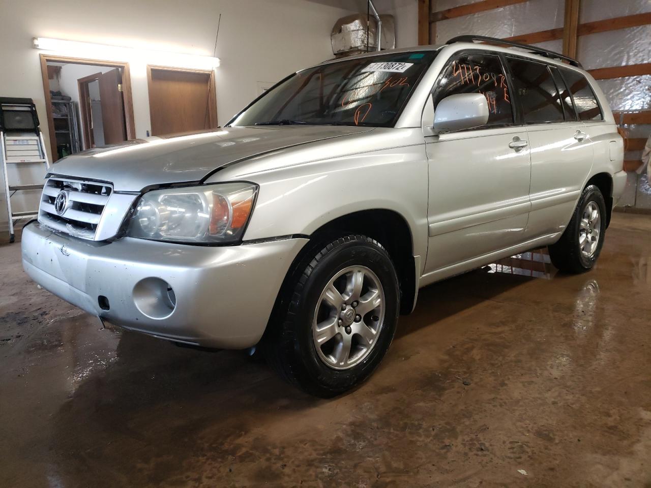 Photo 2 from auction – 2004 TOYOTA HIGHLANDER with VIN JTEDP21A440005302