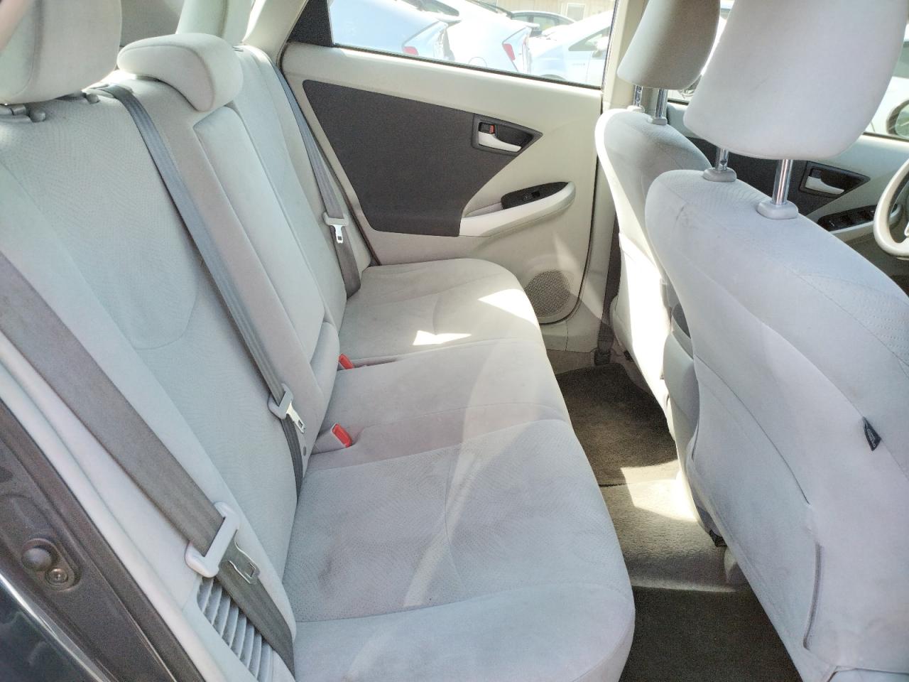 Photo 6 from auction – 2011 TOYOTA PRIUS with VIN JTDKN3DU0B5372064