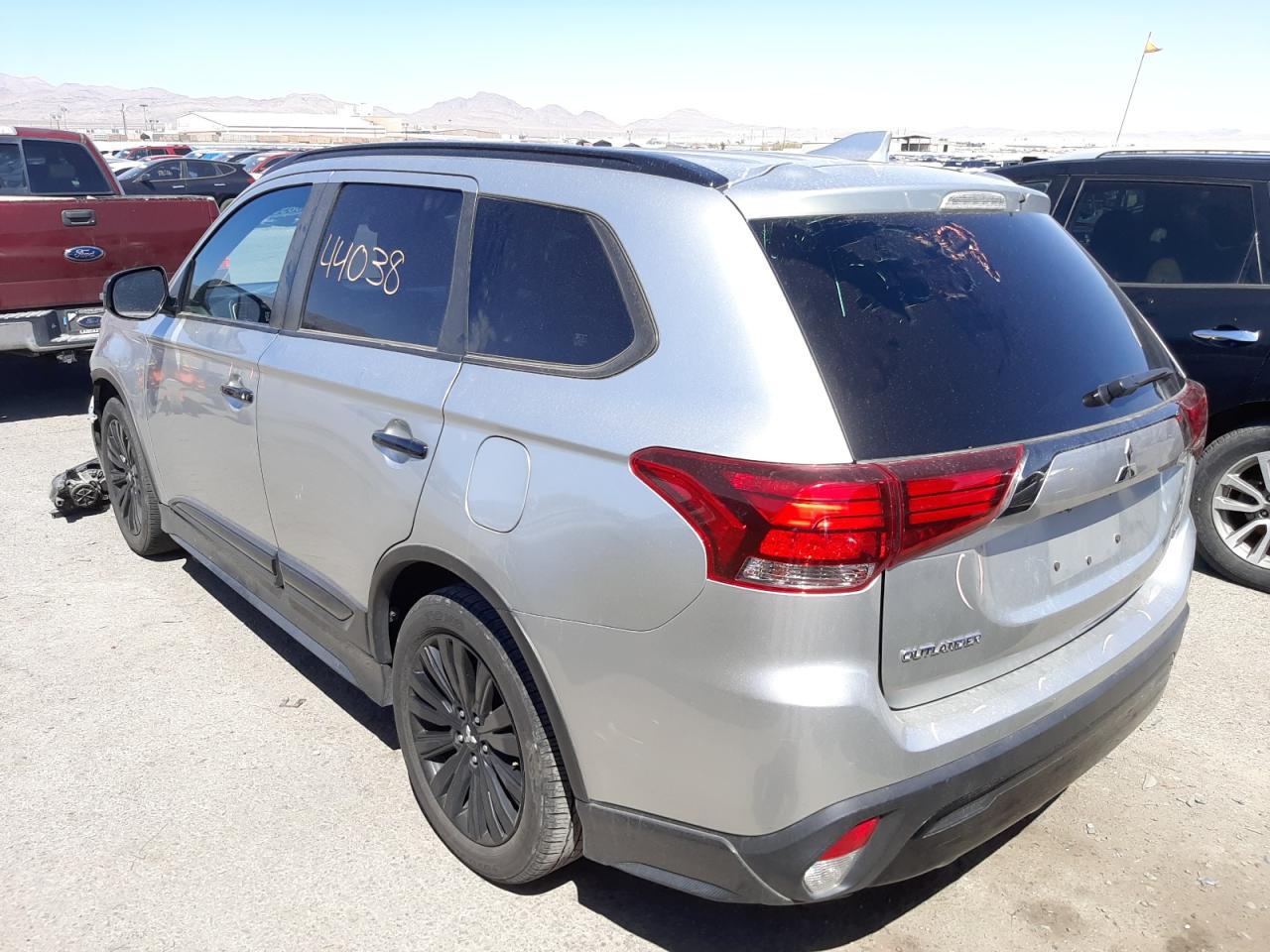 Photo 3 from auction – 2020 MITSUBISHI OUTLANDER with VIN JA4AD3A30LZ007186