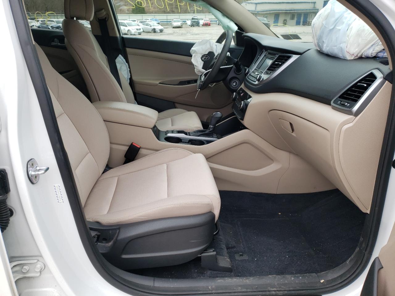Photo 5 from auction – 2017 HYUNDAI TUCSON LIM with VIN KM8J3CA44HU588516