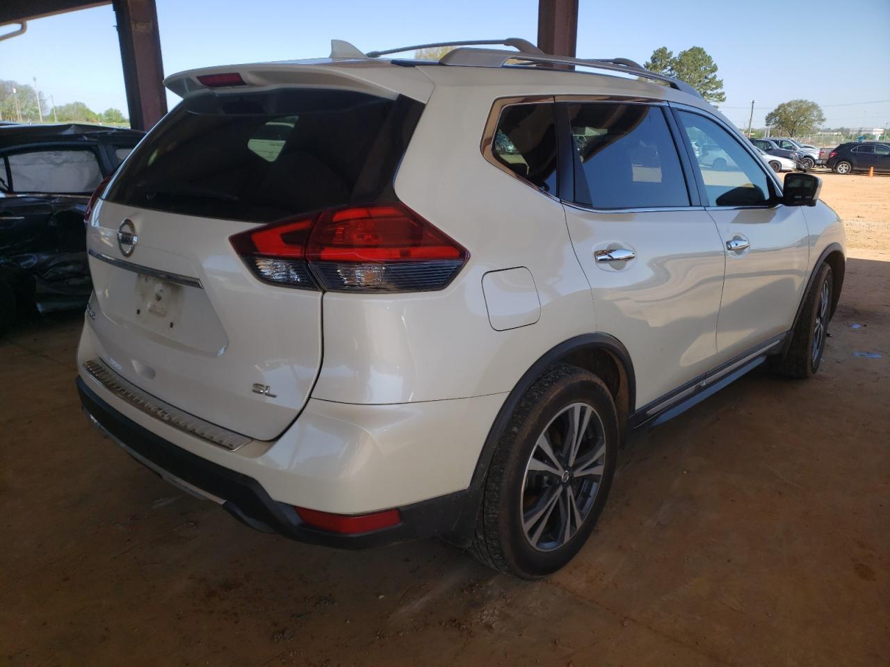 Photo 4 from auction – 2017 NISSAN ROGUE S with VIN 5N1AT2MT1HC776624