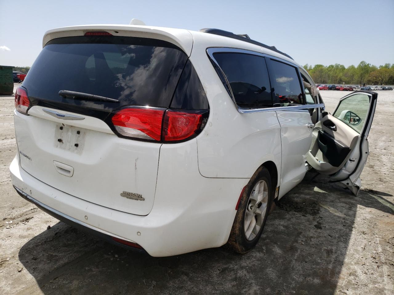 Photo 4 from auction – 2018 CHRYSLER PACIFICA T with VIN 2C4RC1FG7JR174258