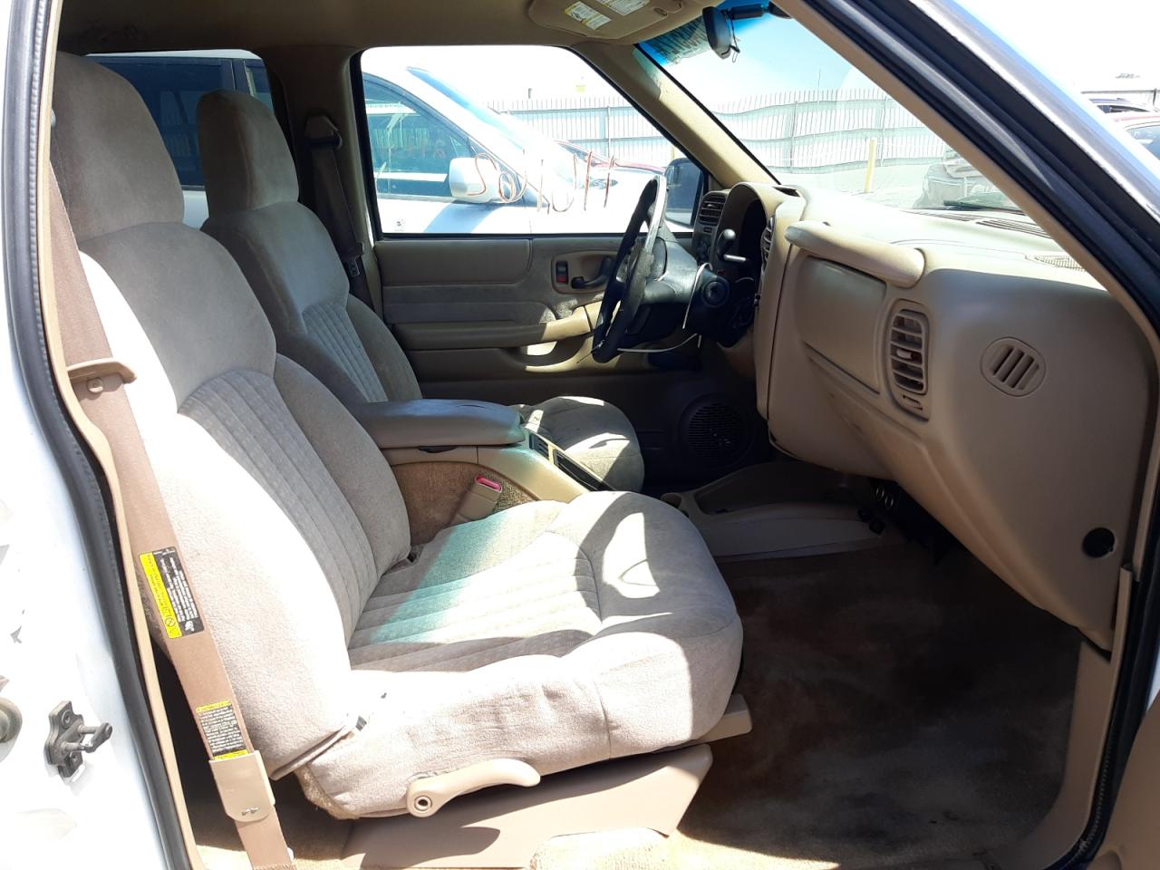 Photo 5 from auction – 2002 CHEVROLET BLAZER with VIN 1GNCS13W42K140726