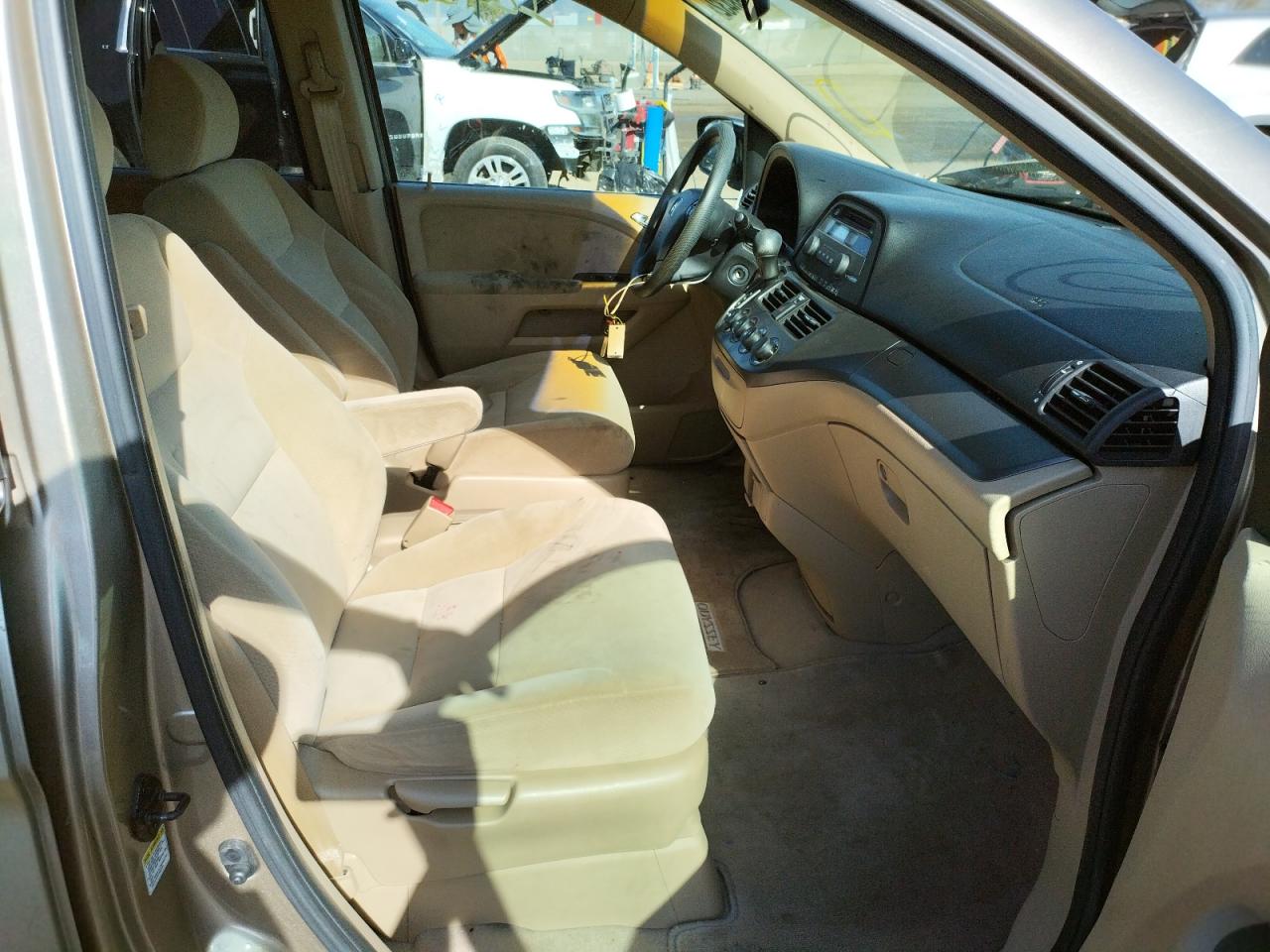 Photo 5 from auction – 2005 HONDA ODYSSEY LX with VIN 5FNRL38255B105776