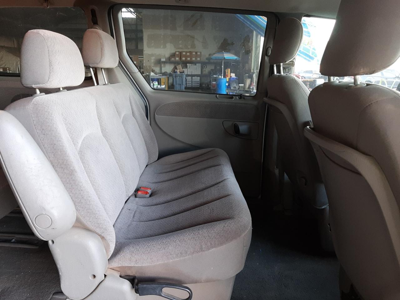 Photo 6 from auction – 2001 CHRYSLER TOWN AND C with VIN 2C8GP44311R240783