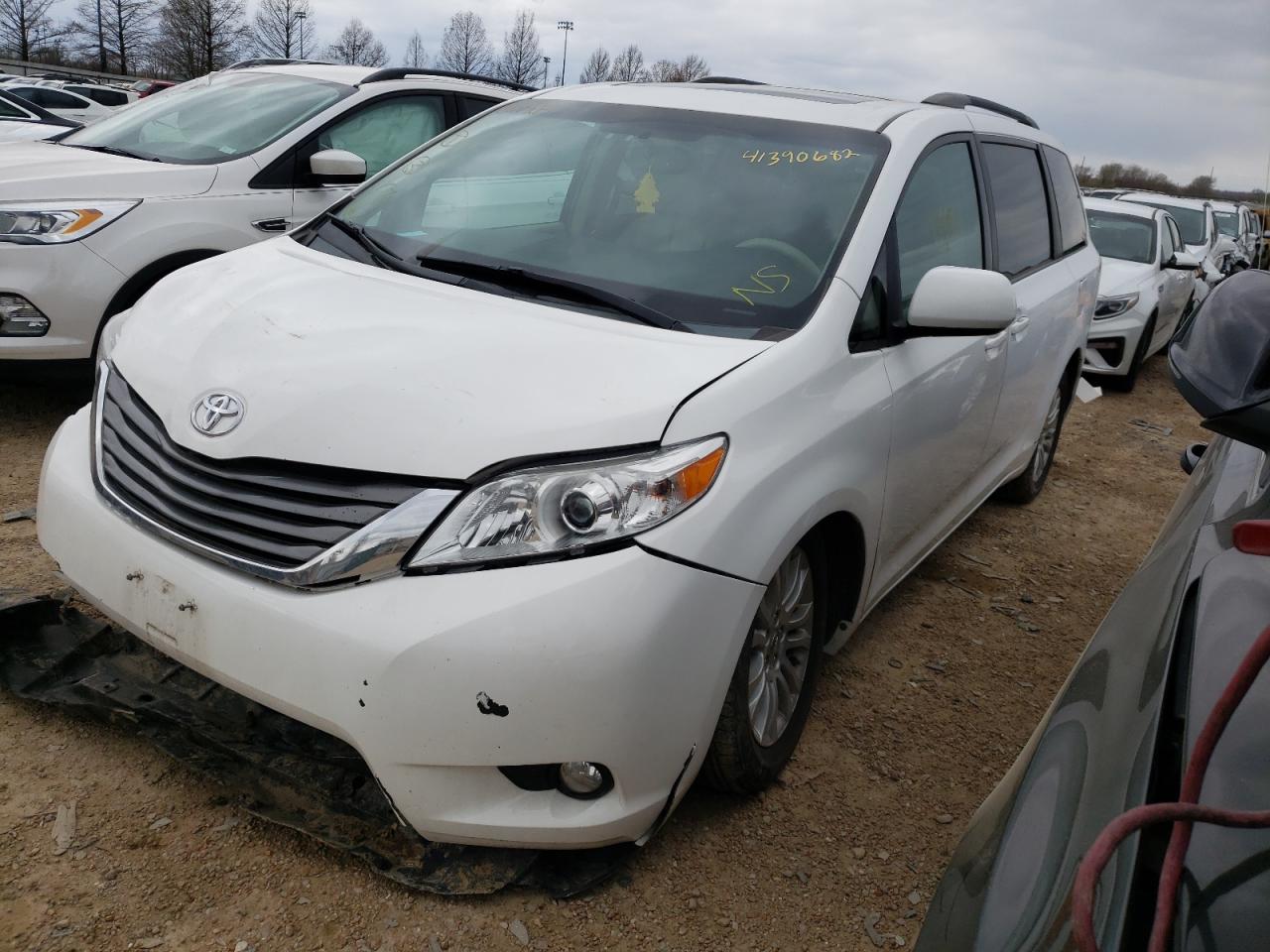 Photo 2 from auction – 2011 TOYOTA SIENNA XLE with VIN 5TDYK3DC4BS152463