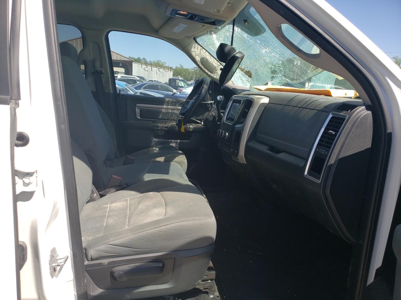 Photo 5 from auction – 2015 RAM 2500 SLT with VIN 3C6UR5DL5FG576249