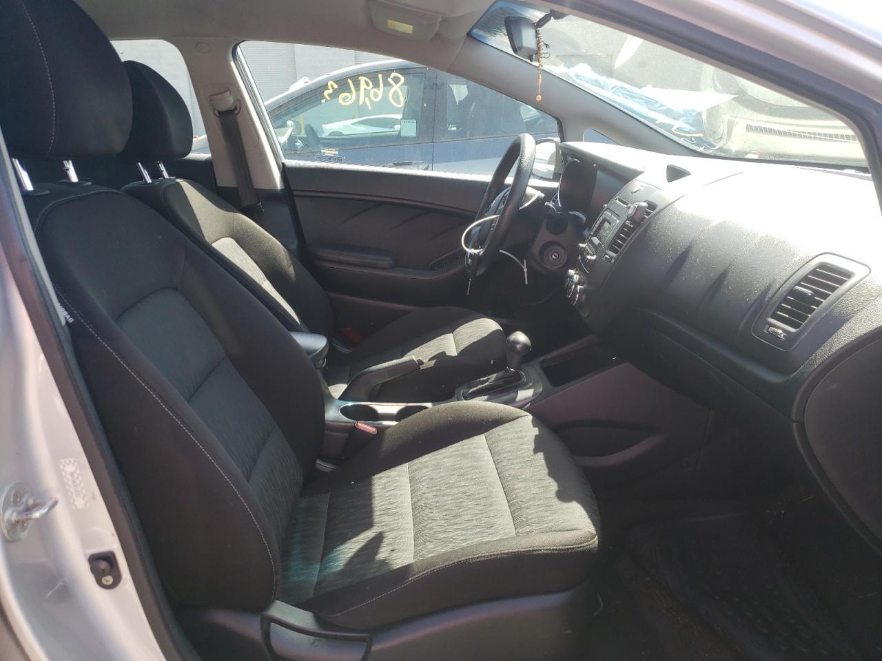 Photo 5 from auction – 2016 KIA FORTE LX with VIN KNAFK4A61G5535752