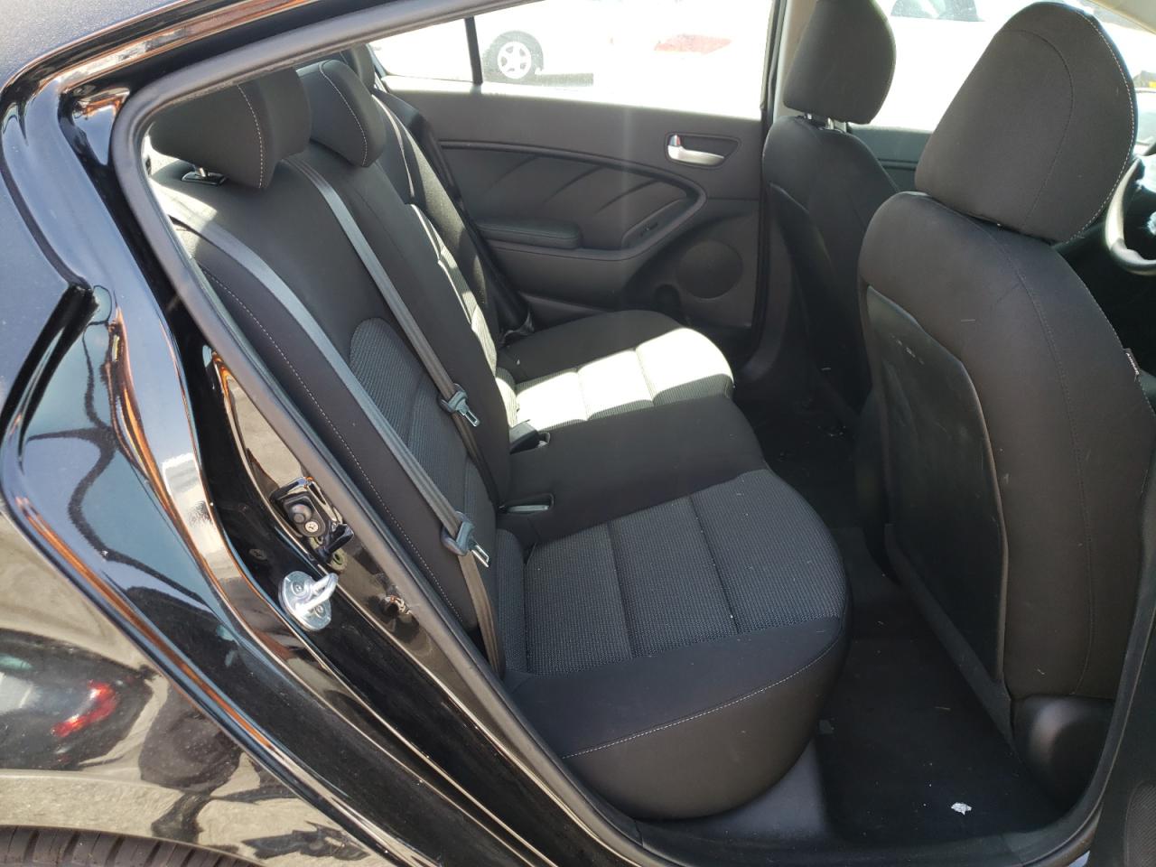 Photo 6 from auction – 2017 KIA FORTE LX with VIN 3KPFK4A70HE065716