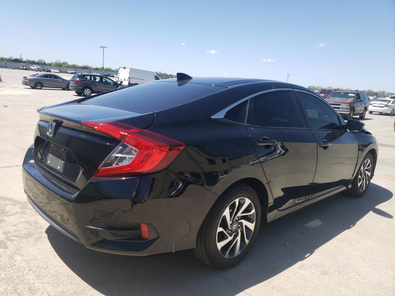 Photo 4 from auction – 2018 HONDA CIVIC EX with VIN 19XFC2F74JE015028