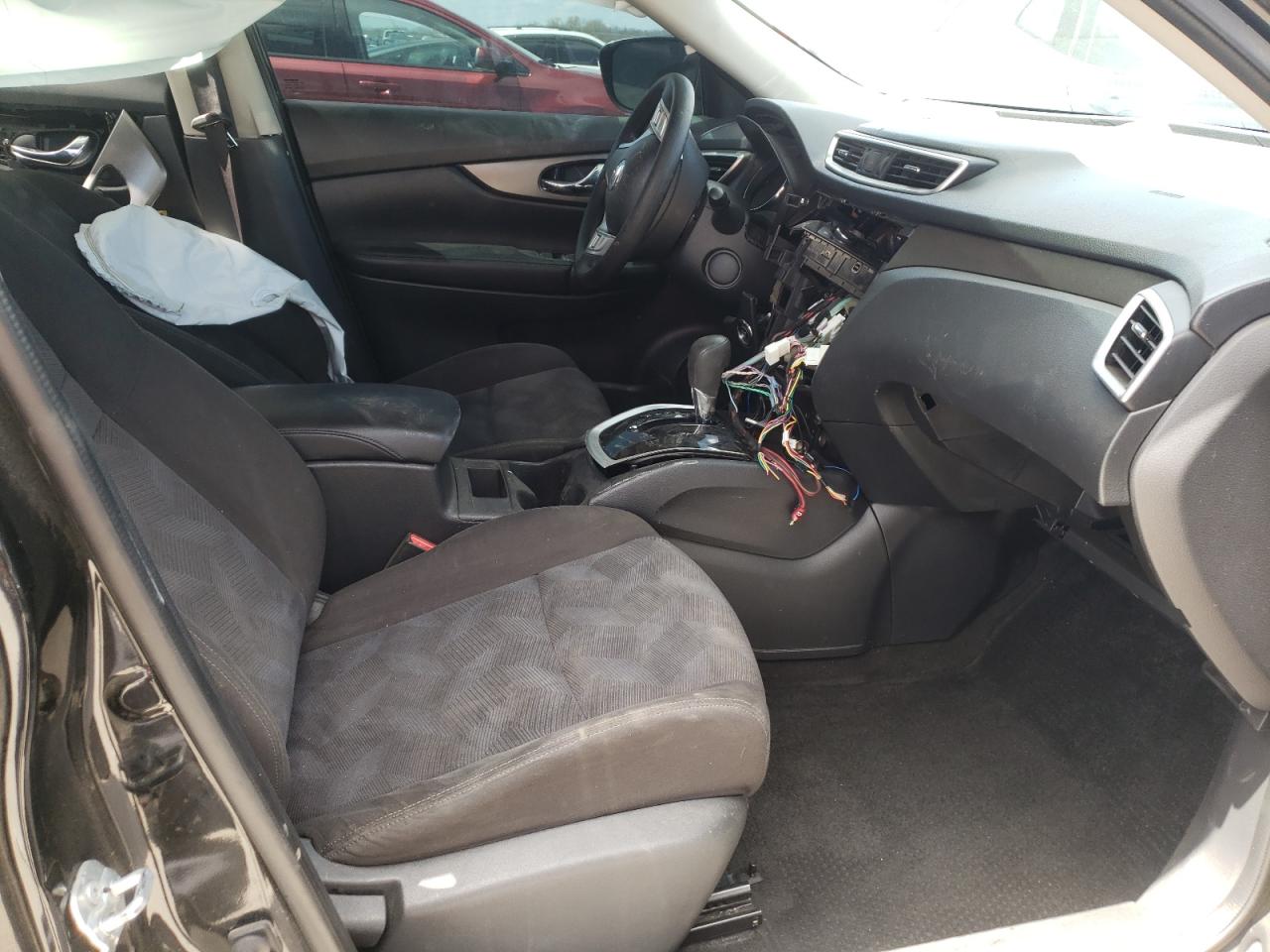 Photo 5 from auction – 2016 NISSAN ROGUE S with VIN KNMAT2MV7GP701133