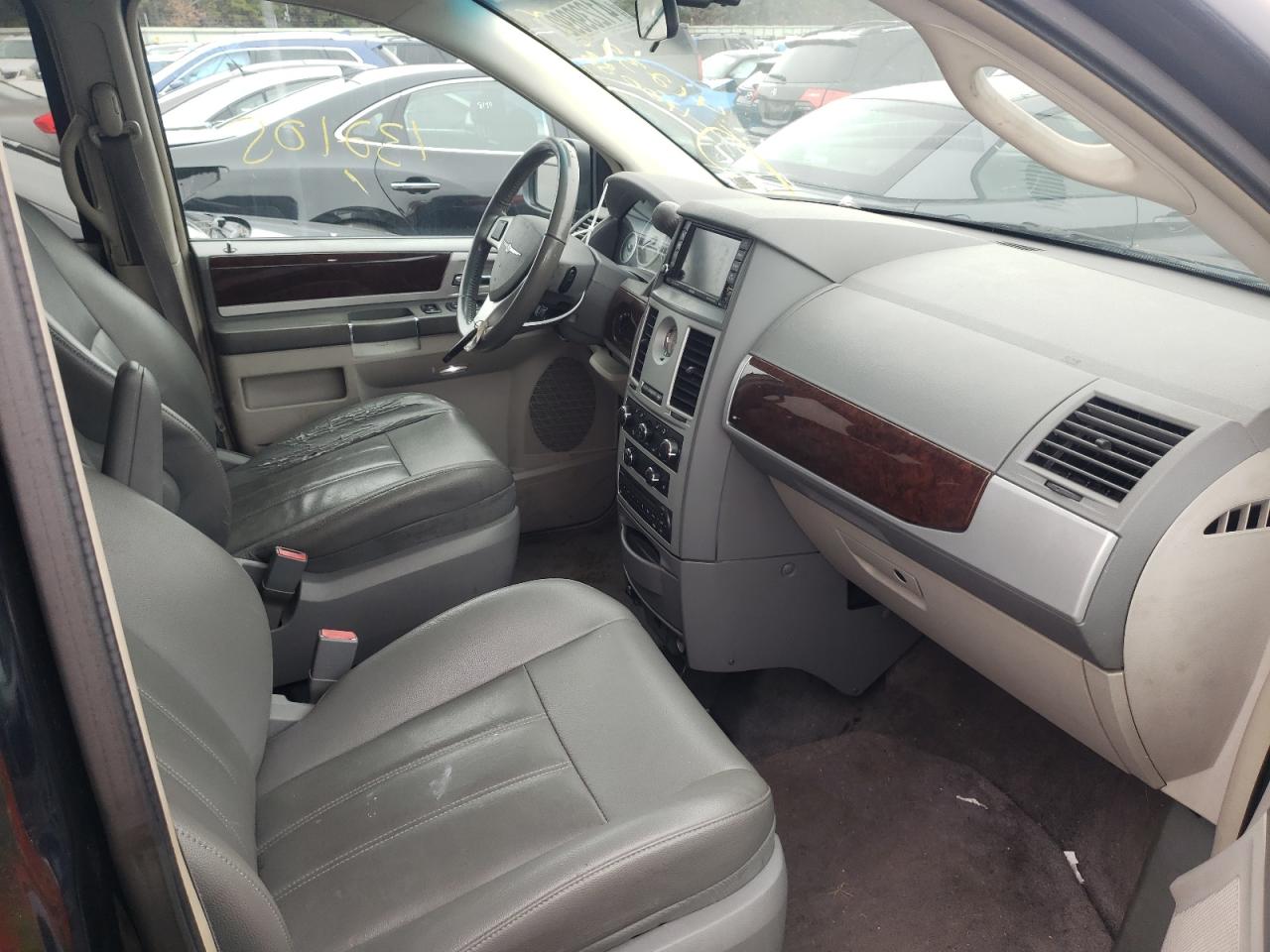 Photo 5 from auction – 2010 CHRYSLER TOWN & COU with VIN 2A4RR5D11AR170088