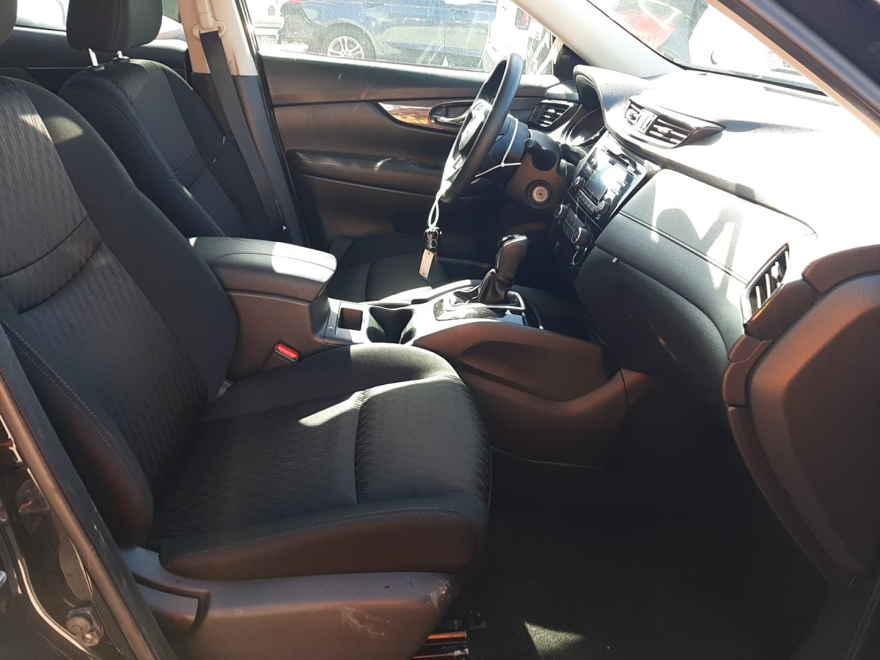 Photo 5 from auction – 2017 NISSAN ROGUE S with VIN KNMAT2MT1HP597819