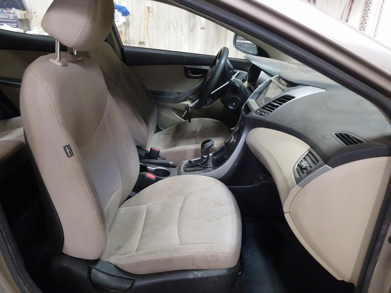 Photo 5 from auction – 2016 HYUNDAI ELANTRA SE with VIN 5NPDH4AE2GH781208