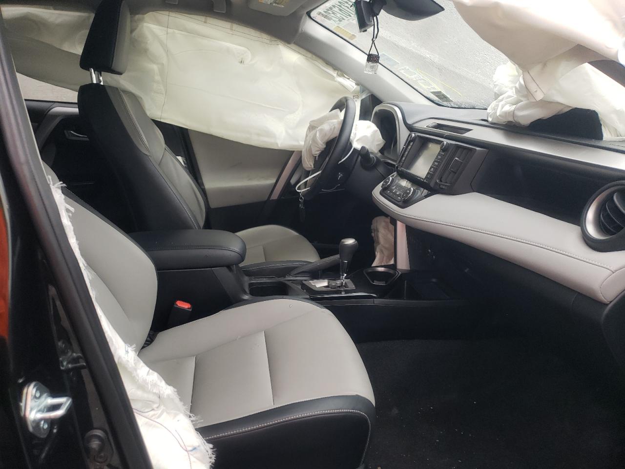 Photo 5 from auction – 2017 TOYOTA RAV4 HV LI with VIN JTMDJREV2HD097200