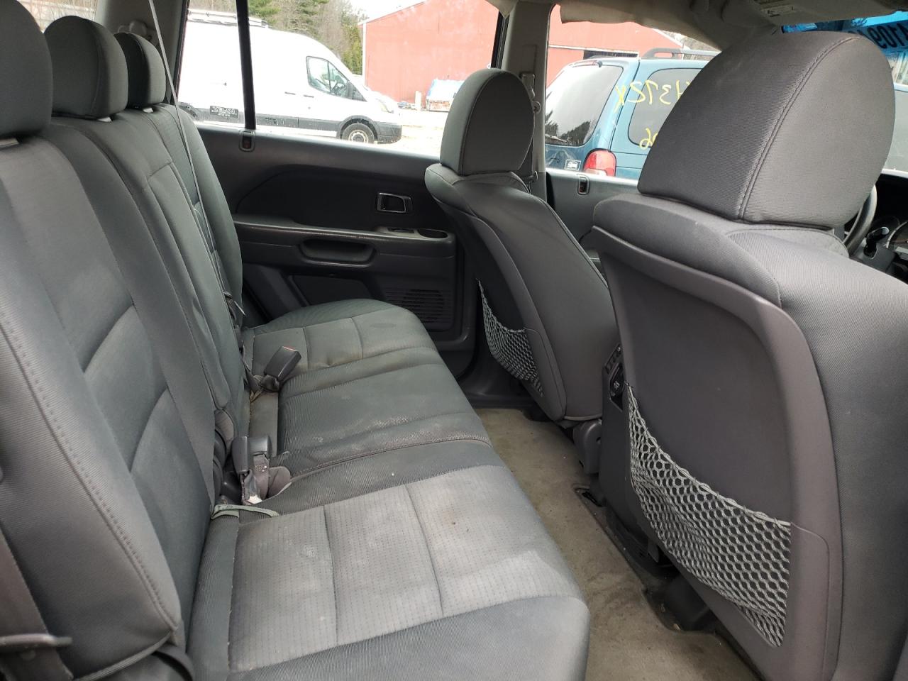 Photo 6 from auction – 2006 HONDA PILOT LX with VIN 2HKYF18106H505147