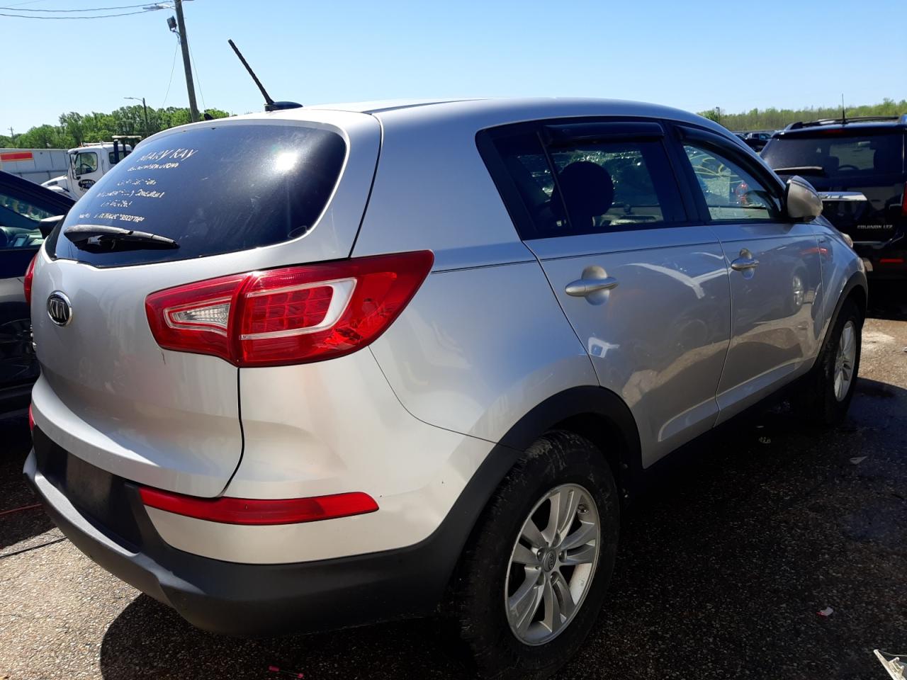 Photo 4 from auction – 2011 KIA SPORTAGE L with VIN KNDPBCA22B7050743