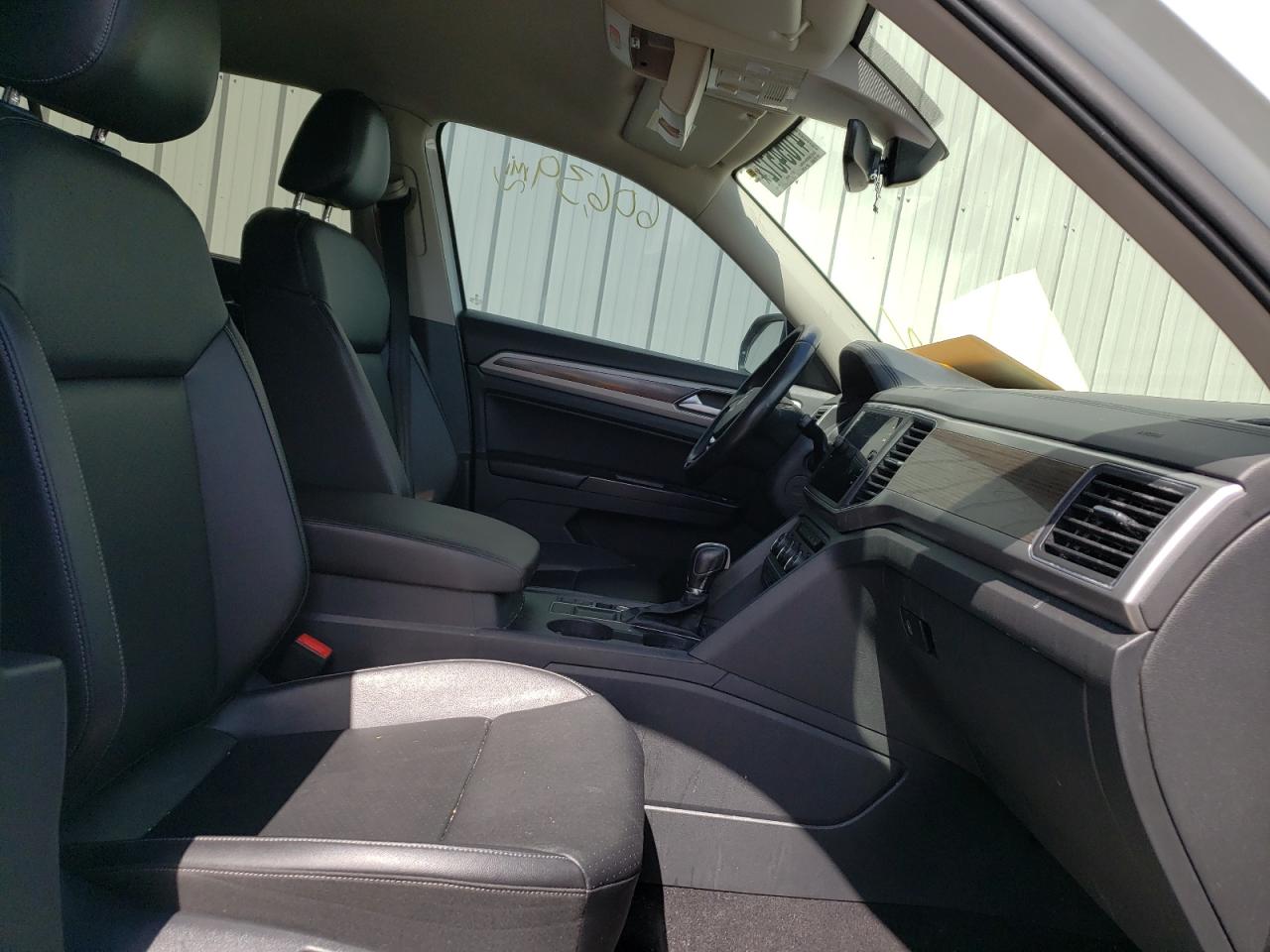 Photo 5 from auction – 2018 VOLKSWAGEN ATLAS SE with VIN 1V2DR2CA0JC548246