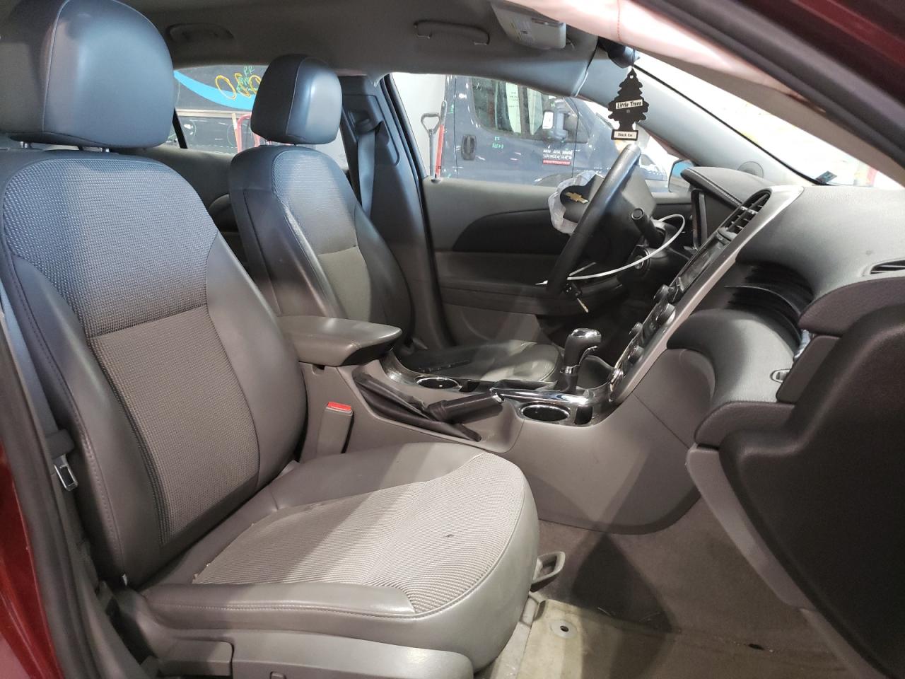Photo 5 from auction – 2014 CHEVROLET MALIBU 1LT with VIN 1G11C5SL4EF278378