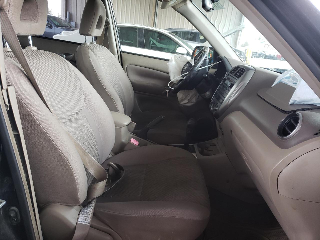 Photo 5 from auction – 2004 TOYOTA RAV4 with VIN JTEGD20V440041467