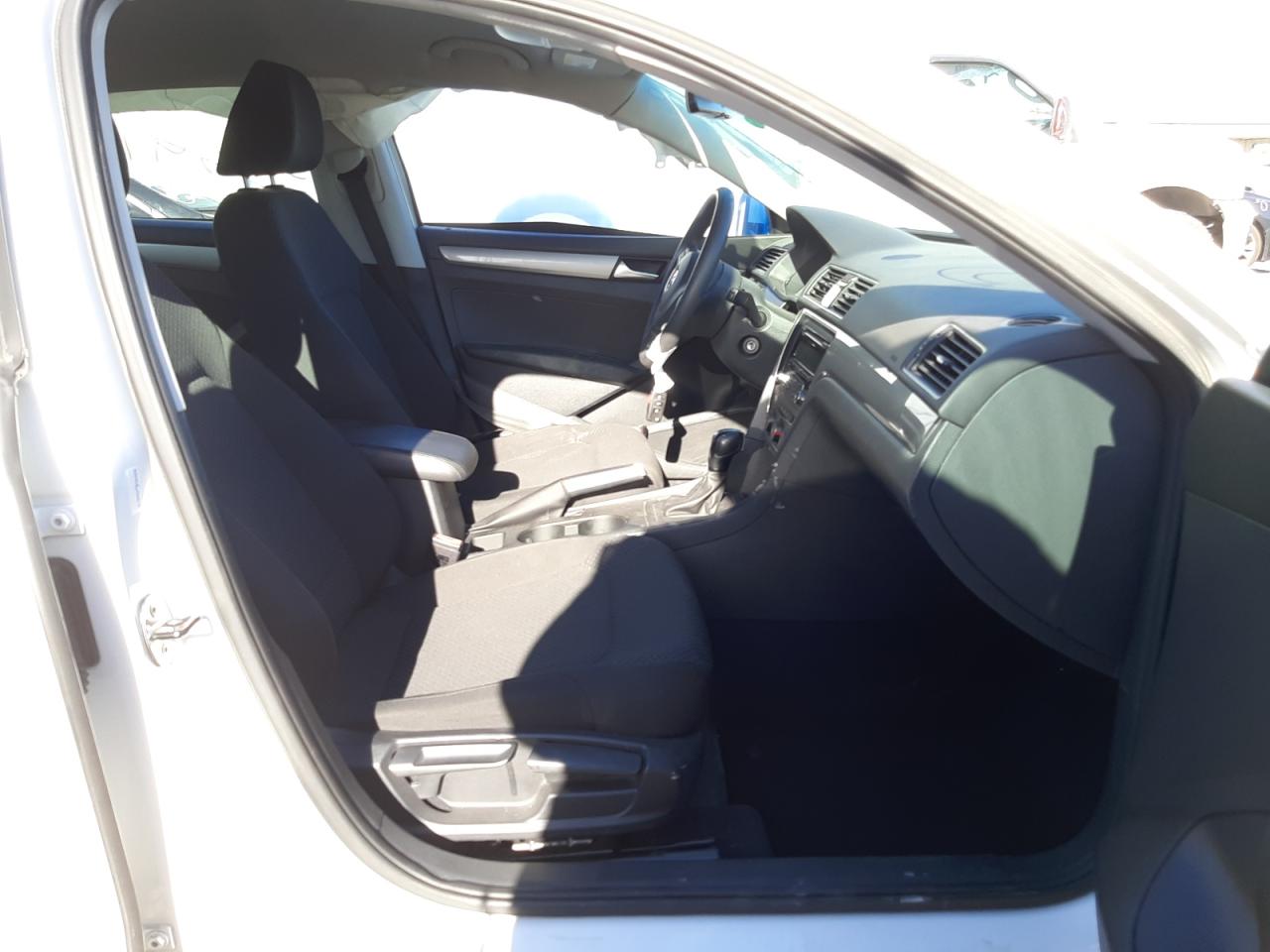Photo 5 from auction – 2014 VOLKSWAGEN PASSAT S with VIN 1VWAT7A3XEC115043