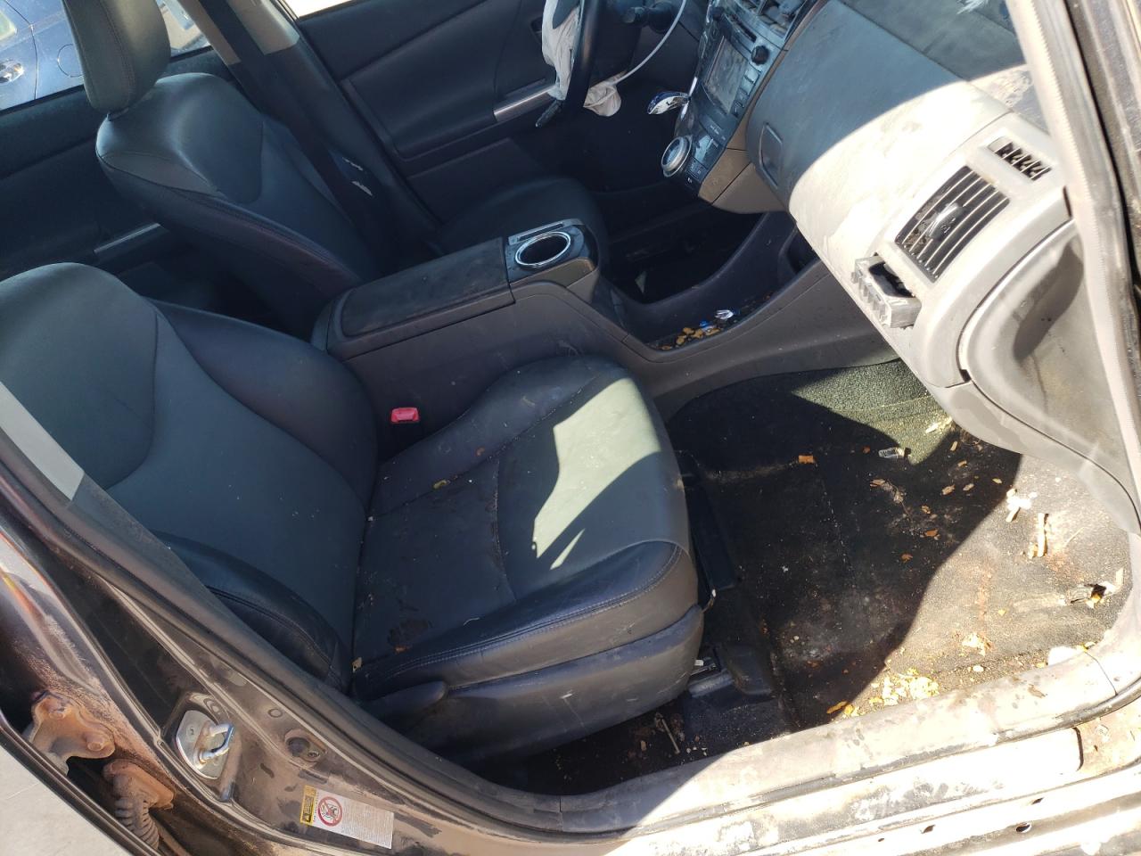 Photo 5 from auction – 2013 TOYOTA PRIUS V with VIN JTDZN3EU4D3194526