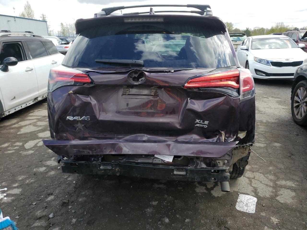 Photo 9 from auction – 2017 TOYOTA RAV4 XLE with VIN 2T3RFREV0HW616187