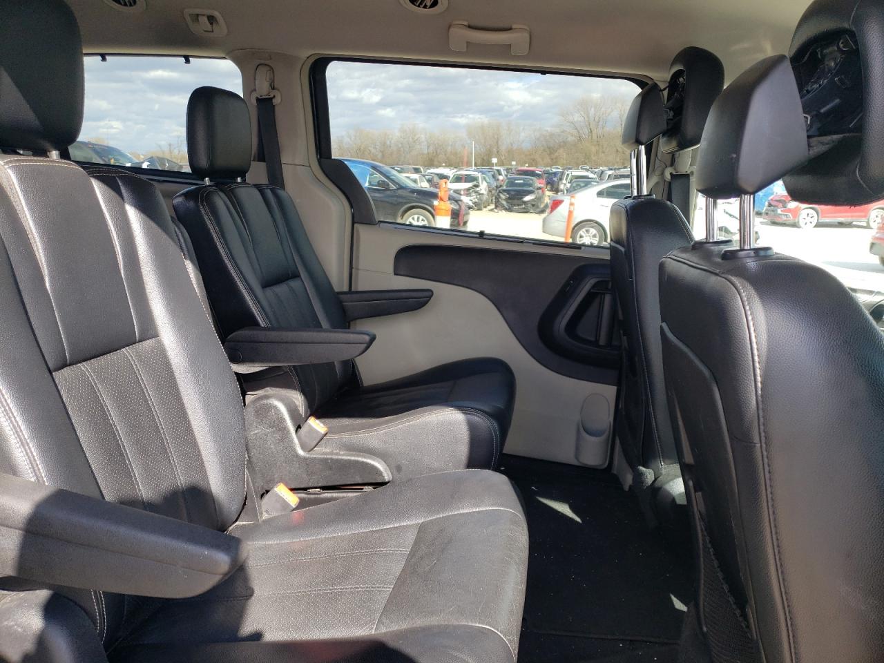 Photo 6 from auction – 2012 CHRYSLER TOWN & COU with VIN 2C4RC1CG9CR133136