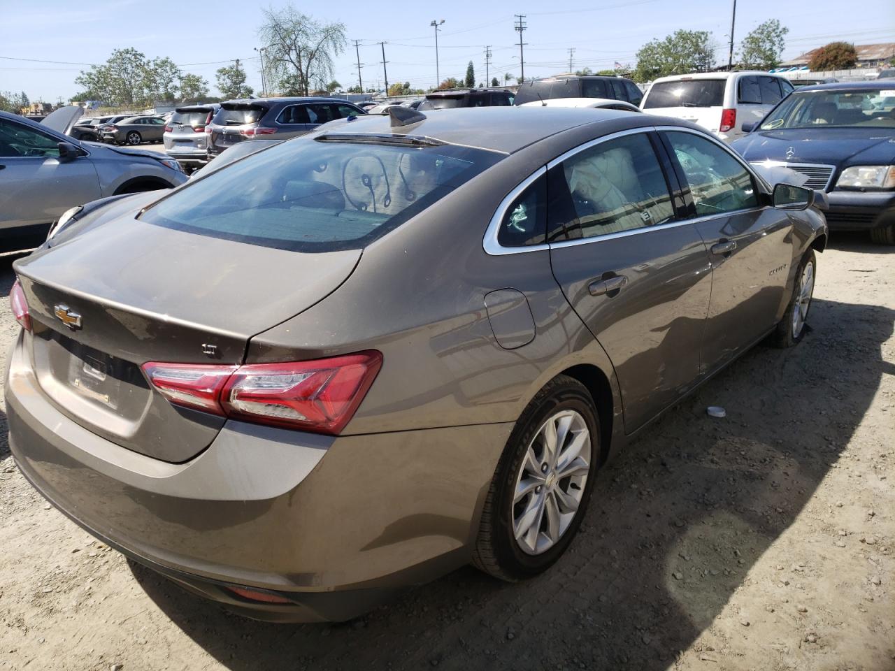 Photo 4 from auction – 2020 CHEVROLET MALIBU LT with VIN 1G1ZD5ST6LF093410