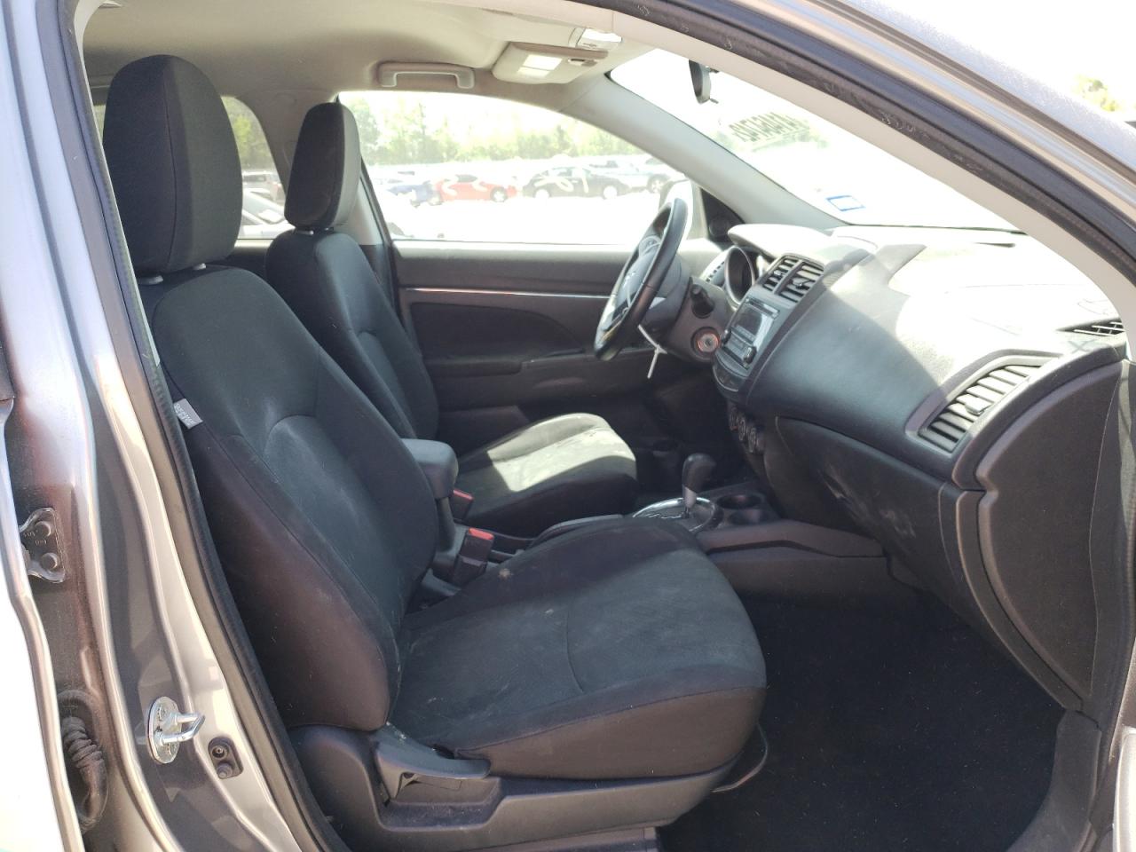 Photo 5 from auction – 2015 MITSUBISHI OUTLANDER with VIN 4A4AP3AU6FE018574