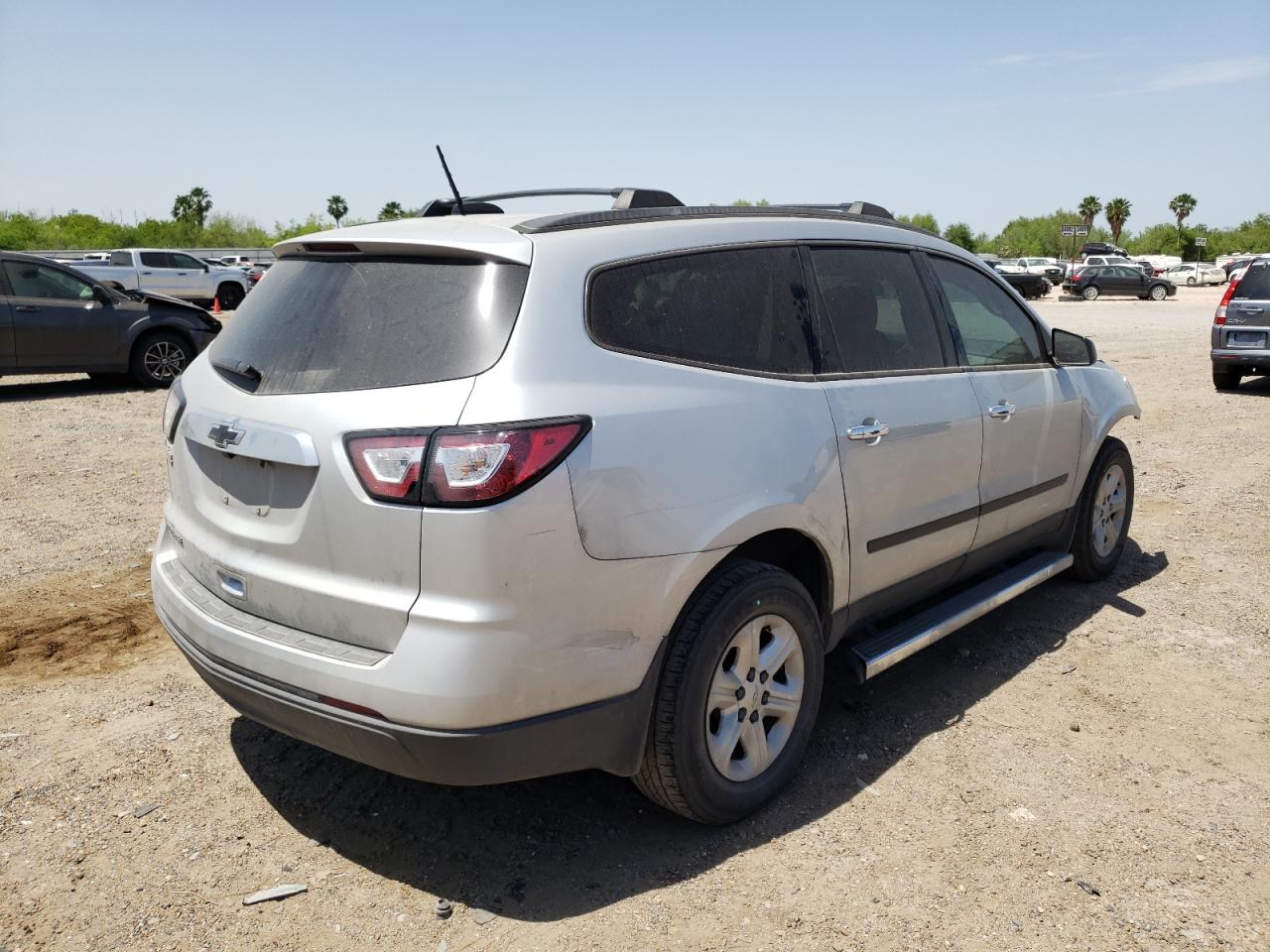 Photo 4 from auction – 2017 CHEVROLET TRAVERSE L with VIN 1GNKRFED8HJ161884