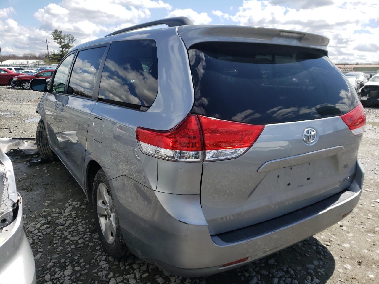 Photo 4 from auction – 2013 TOYOTA SIENNA LE with VIN 5TDKK3DC0DS296830