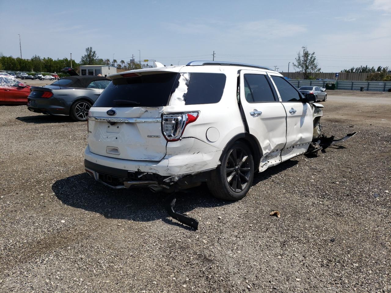 Photo 4 from auction – 2016 FORD EXPLORER L with VIN 1FM5K7F88GGC29934